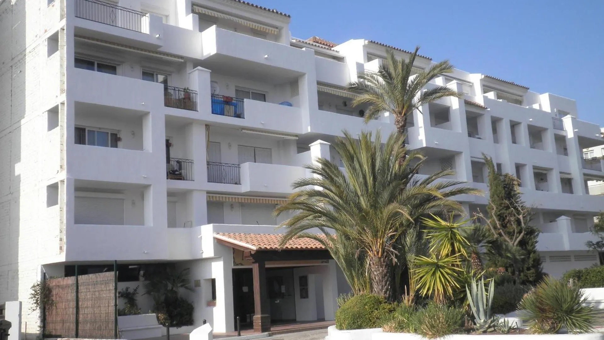 2176 - Royal Marine I Llevant 3-13, Cerca De Un Parque Natural Para Practicar Senderismo, Btt O Windsurf. Gran Zona Ajardinada. - Es-258-105 Roses Appartement